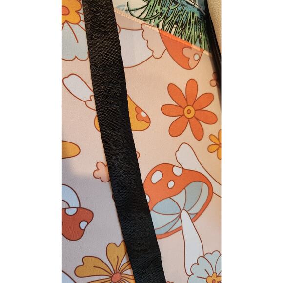 Betsey Johnson Paparazzi Lunch Tote Bag, Stylish Insulated Cooler, Chic & Fun - Picture 5 of 12